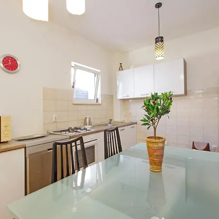 Apartments Makarska Макарска