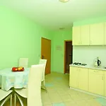 Apartments Makarska アパート