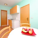 Apartments Makarska アパート