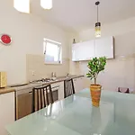 Apartments Makarska マカルスカ