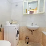 Apartments Makarska アパート *