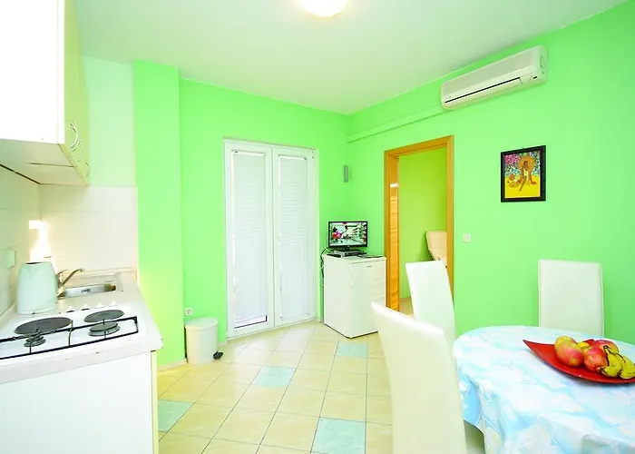 Apartments Makarska * מאקרסקה