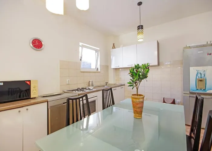 Apartments Makarska מאקרסקה